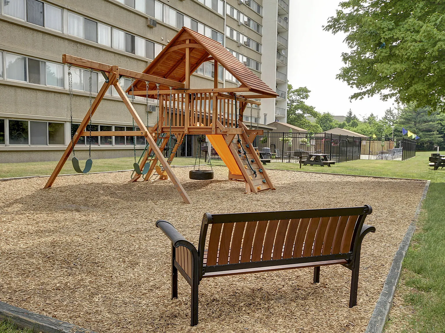 Victoria Plaza — Photo 3
