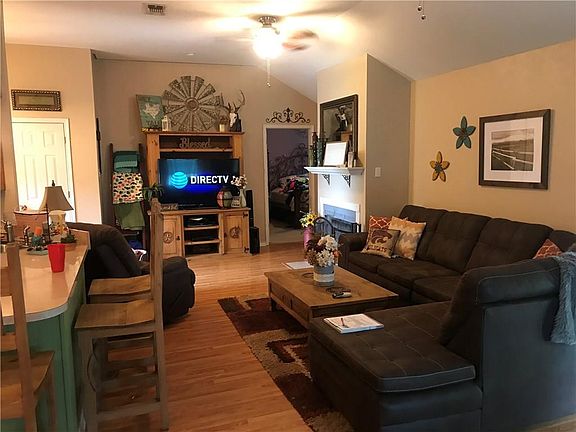 4th image of 1006 Oxford Dr