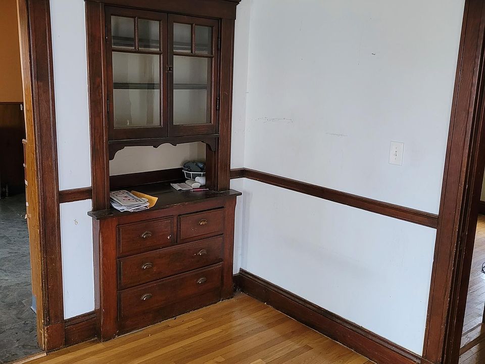 2nd image of 63 Oliver St