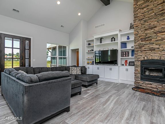 3rd image of 6408 Tilla Dr