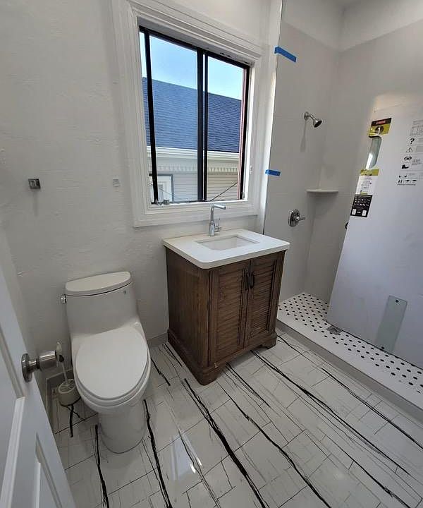 2nd image of 2925 Wheeler St #5