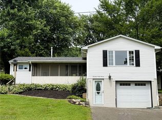 1497 Lake Front Dr, Salem, OH 44460