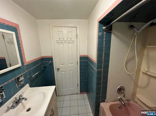 7-23 Forest St, Fair Lawn, NJ 07410