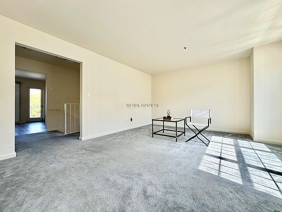 2nd image of 18 Dorado Ter APT 1