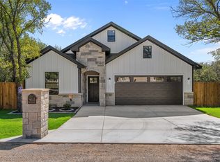3025 Red Oak Dr, Granbury, TX 76048