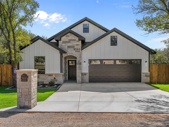 3025 Red Oak Dr, Granbury, TX 76048