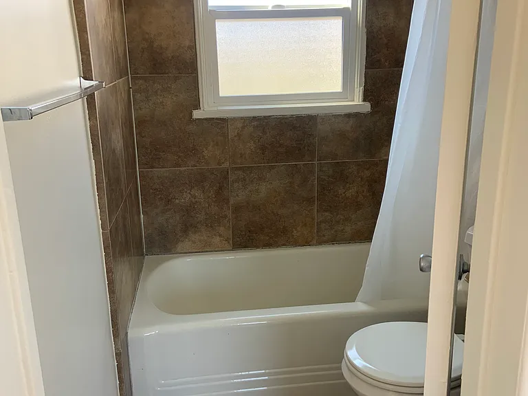 105 N Cedar Ave — Photo 7