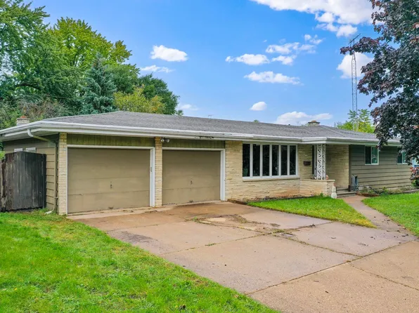 1530 W 7th Ave, Oshkosh, WI 54902