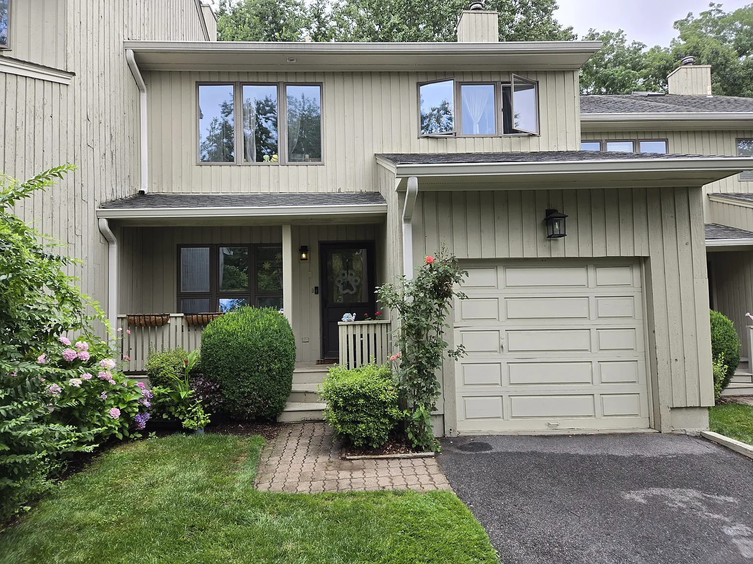 3 bed, 2.5 bath, 1815 sqft, $5,500 — Photo 1