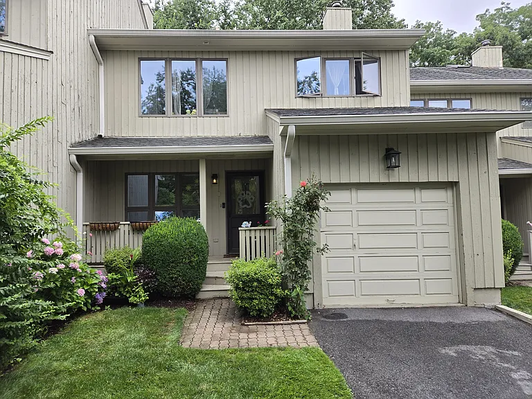 37 Tulip Tree Ln — Photo 1