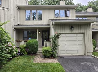 37 Tulip Tree Ln, Mamaroneck, NY 10543