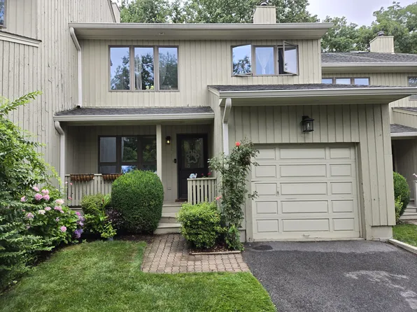 37 Tulip Tree Ln, Mamaroneck, NY 10543