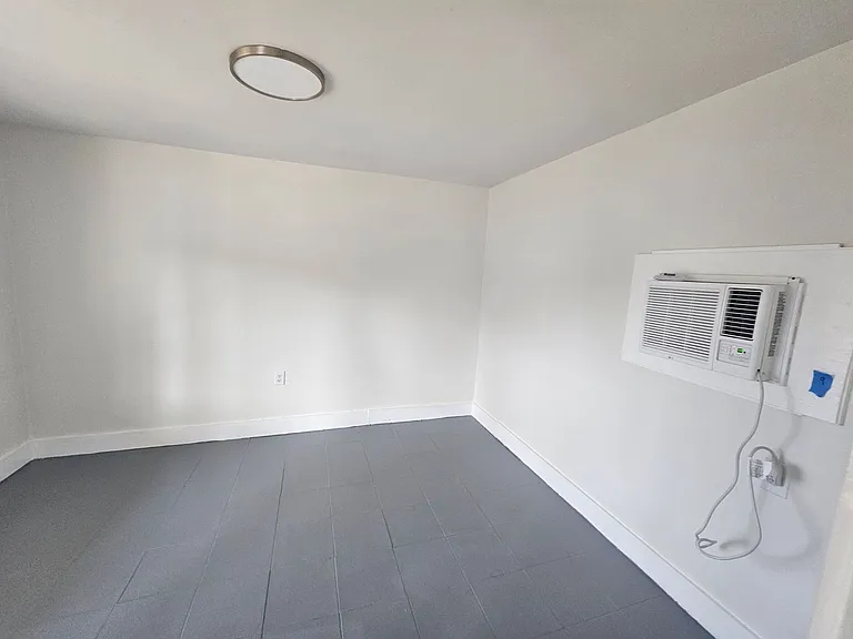 2322 Two Notch Rd — Photo 10