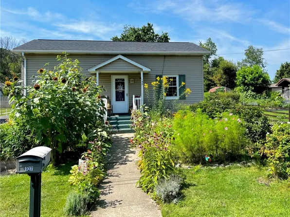 137 California Ave, Vandergrift, PA 15690