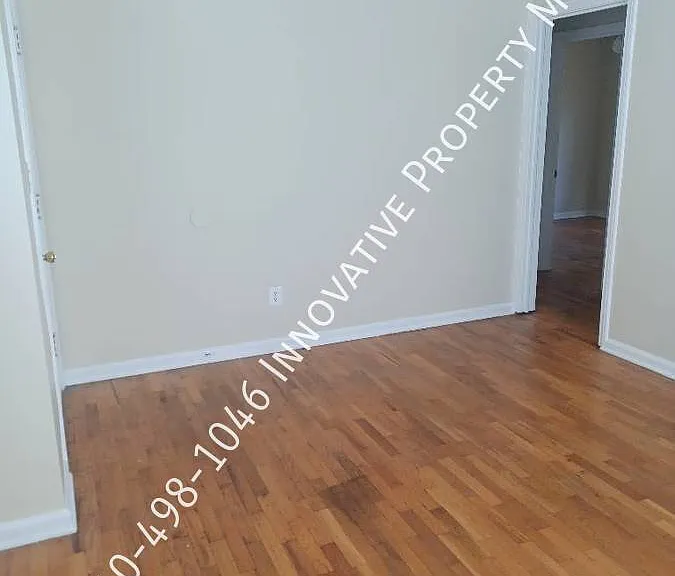 1309 Clancy Ave — Photo 2