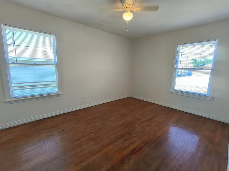 2102 Raney St — Photo 4
