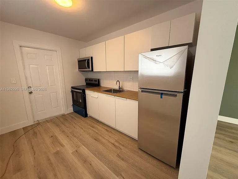 1300 NE 110th St #8 — Photo 6