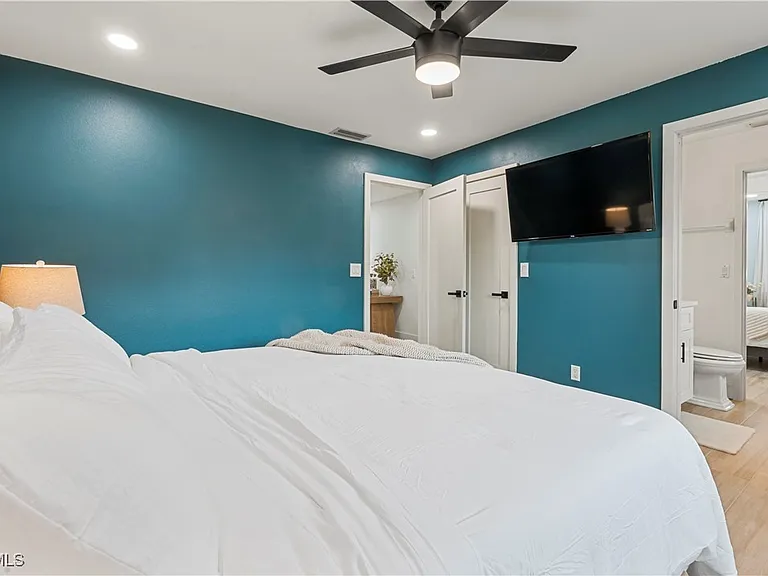 2412 La Salle Ave — Photo 31