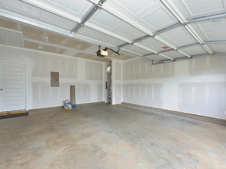 7187 Sutton Dr — Photo 2