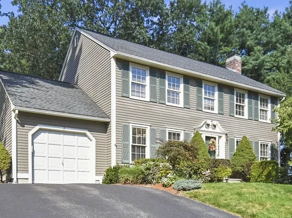 17 Stonegate Rd, Chelmsford, MA 01824