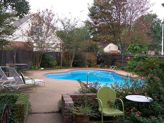 2nd image of 2105 Oaklawn Ln