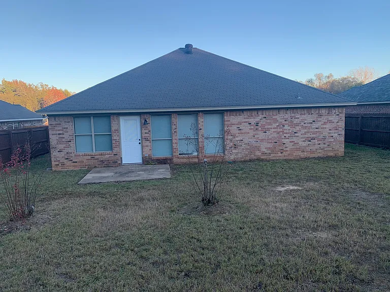 211 Patricia Ct — Photo 19