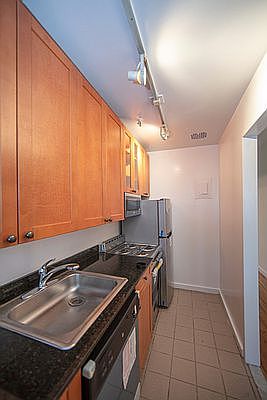4th image of 97 Sullivan St #101