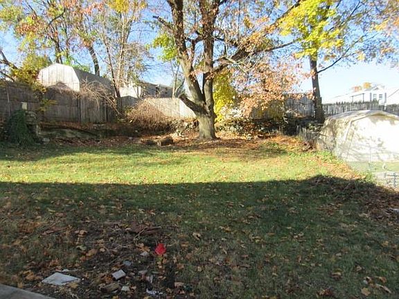 5th image of 220 Maplewood Ave