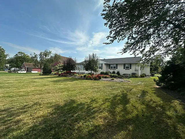 3 bed, 2.5 bath, 1804 sqft, $3,500 — Photo 2