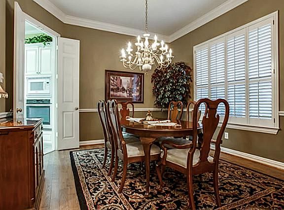 5th image of 900 Parkwood Ct