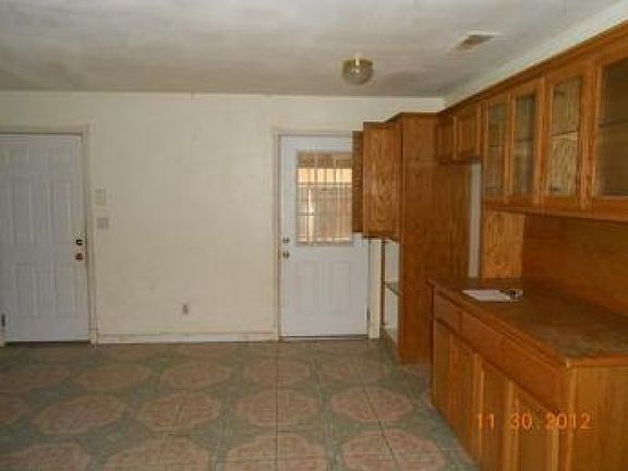 5th image of 328 Holly St