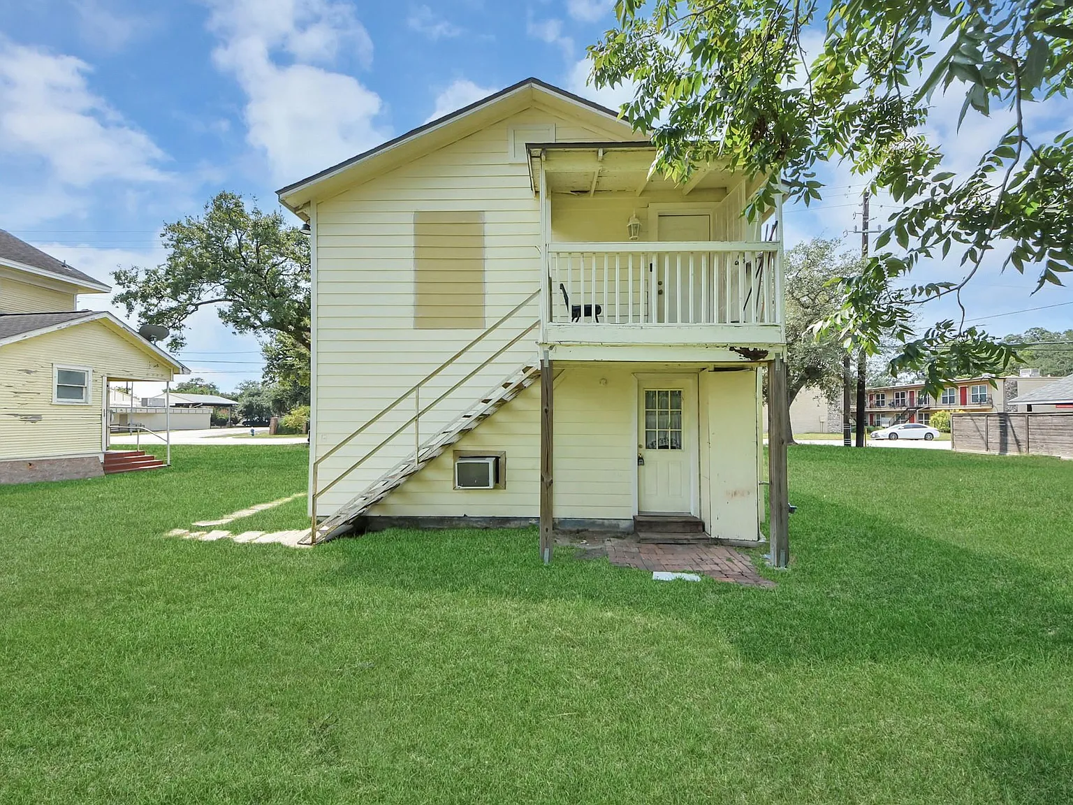 2 bed, 1.0 bath, 450 sqft, $1,600 — Photo 2