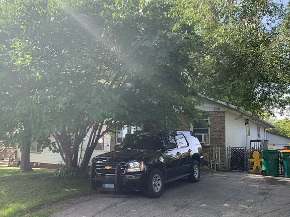 2nd image of 230 E Hawthorne Dr
