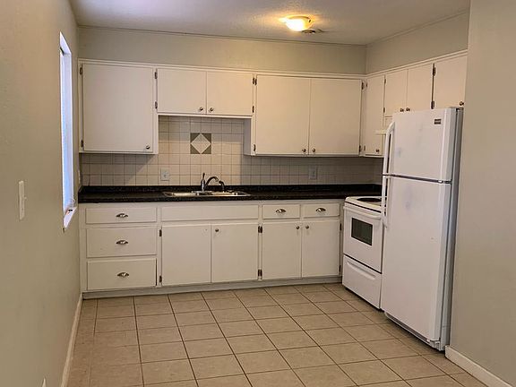 3rd image of 15 W Martin Luther King Blvd #2