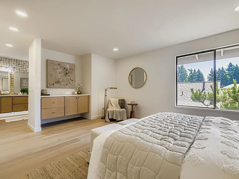 14208 NE 2nd Pl — Photo 11