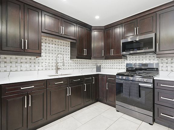 3rd image of 15722 Foxbend Ct APT 2N