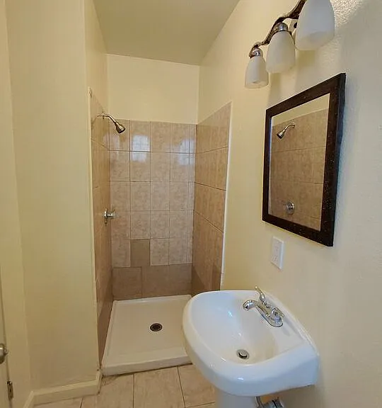 1111 E St #4 — Photo 6