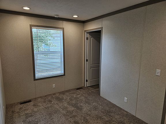 5th image of 2504 Ash St Lot 52