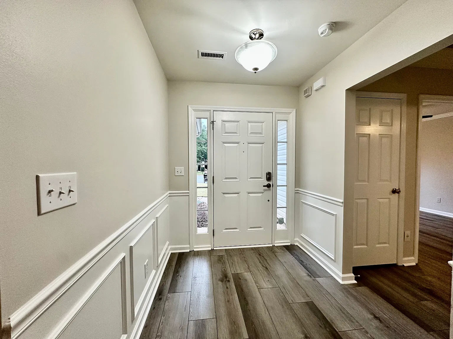 3 bed, 1269 sqft, $2,300 — Photo 2