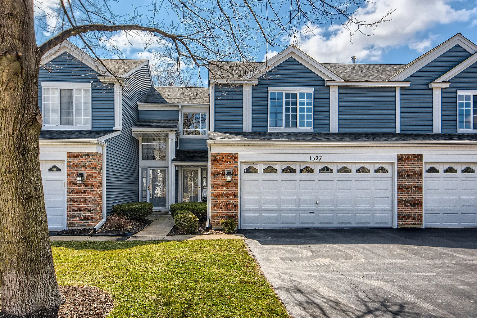 1327 Summersweet Ln photo 1