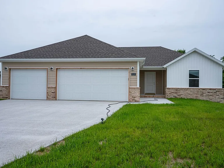 2120 Durango Dr — Photo 1