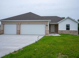 2605 S Cheri Dr, Bolivar, MO 65613