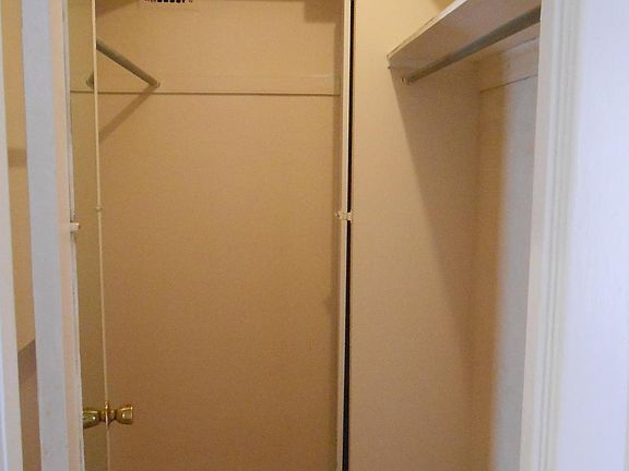 3rd image of 516 W Cornelia Ave #2O7
