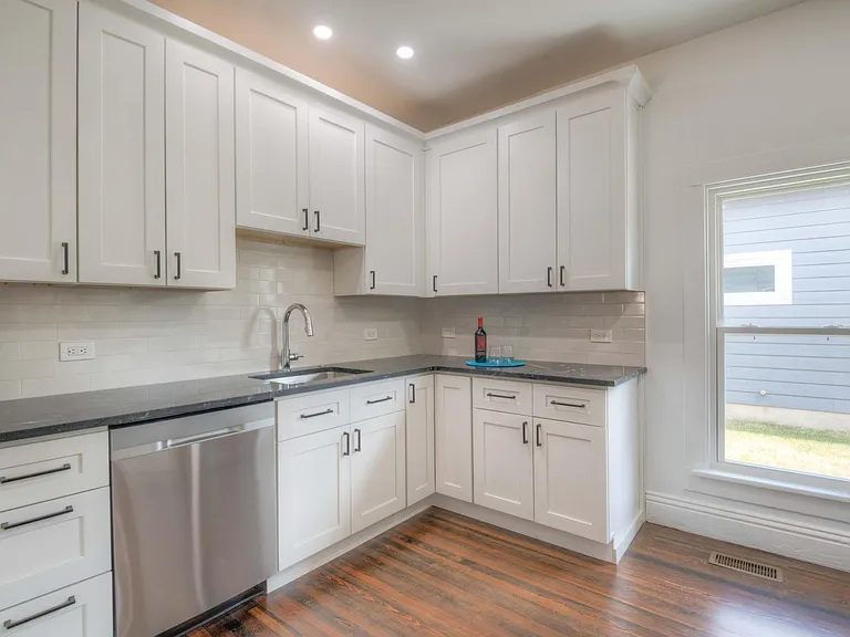 Kitchen (side with dishwasher and sink)