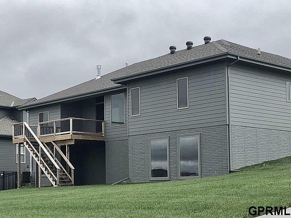 3rd image of 3752 N 190th St