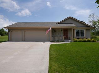 W210N16480 Dundee Ct, Jackson, WI 53037