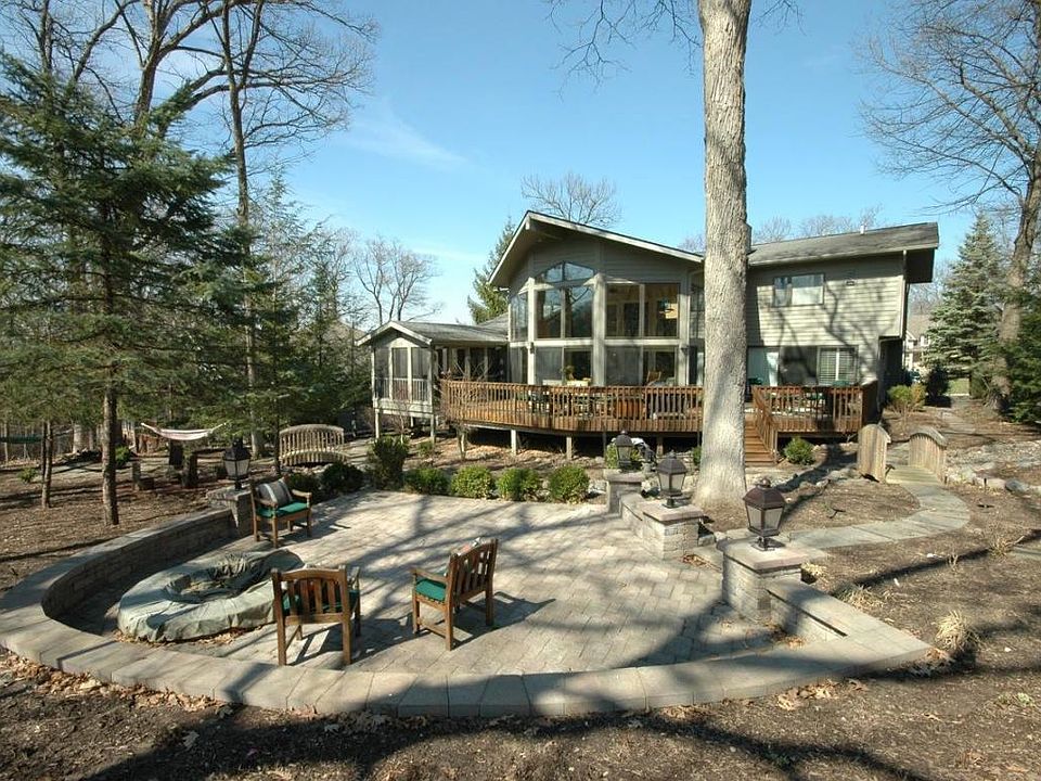 1st image of 1048 Briarwood Dr