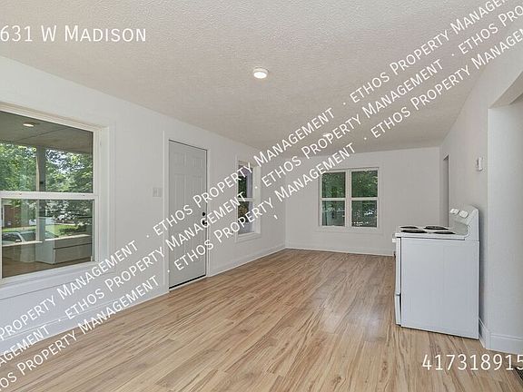 4th image of 2631 W Madison St