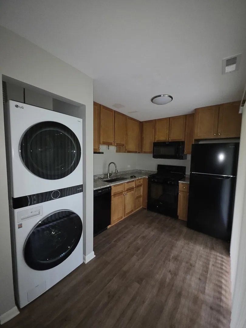 1 bed, 900 sqft, $1,875 — Photo 4