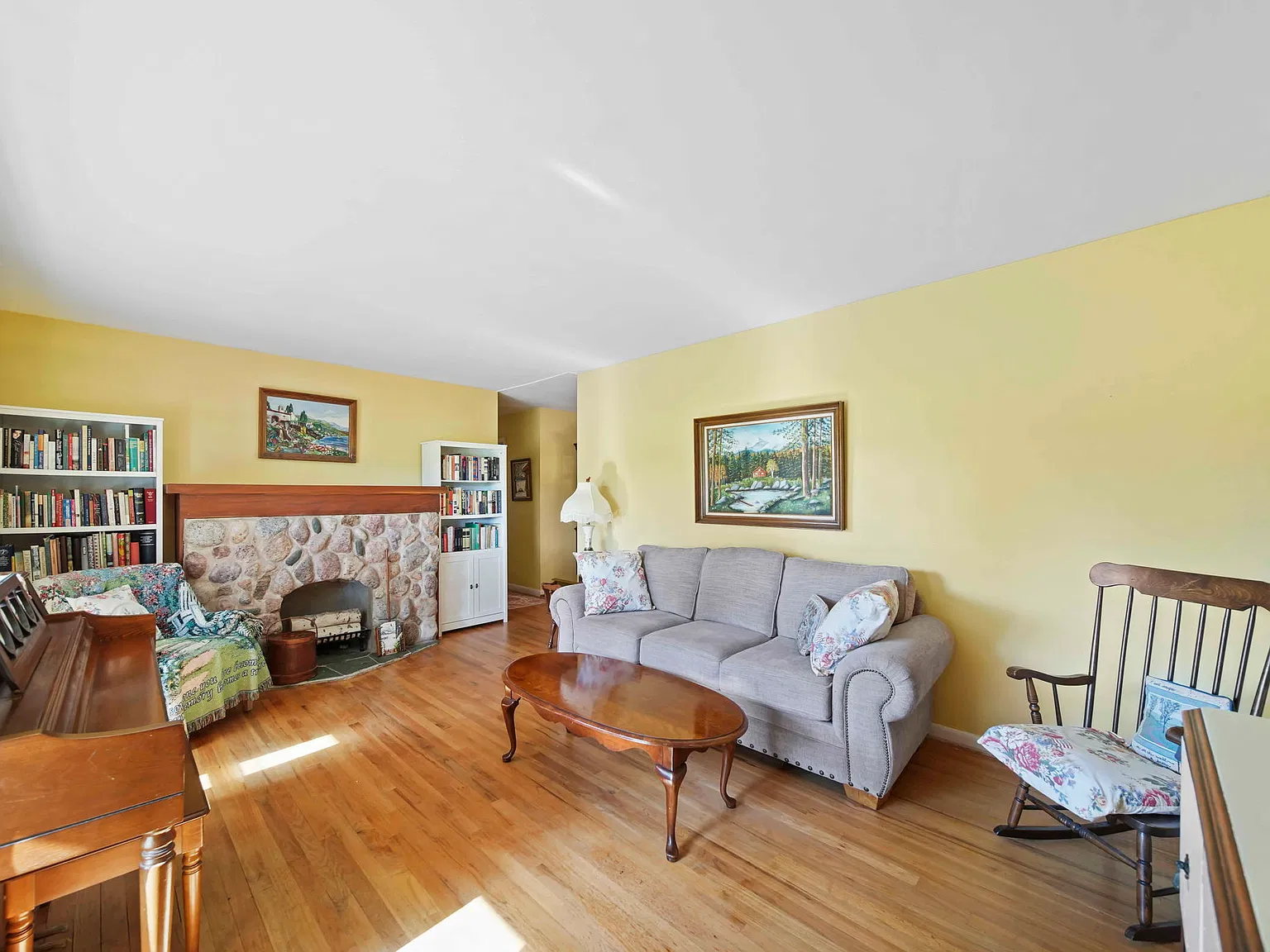 3 bed, 1464 sqft, $2,100 — Photo 3